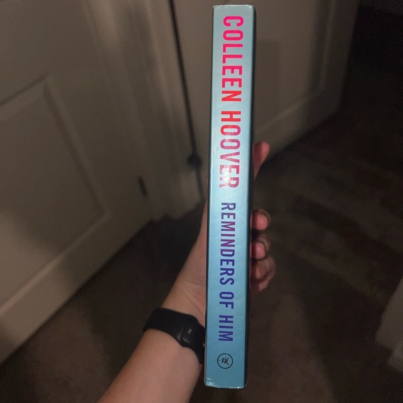 Reminders of him by Colleen Hoover - Picture 3 of 3